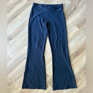 Women’s Nike Flare Leggings - Size Medium